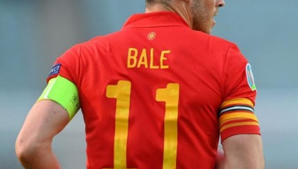 必一运动官方网站-永远有人18岁！贝尔看着恩博洛 满眼都是曾经自己