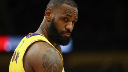 必一足球官网-不敌鱼腩 湖人已经彻底崩溃？詹姆斯：我现在太累了