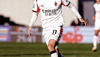 必一足球官网-连续被保级队阻击！AC米兰1-1绝平佛罗伦萨，国际米兰笑纳大礼