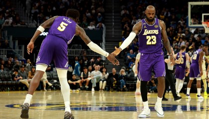 必一运动官方网站-艾顿：很庆幸我们整赛季都保持着凝聚力 你知道你是在为队友而战