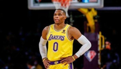 必一运动-【观察】耻辱不敌重建开拓者 湖人的问题何止韦少