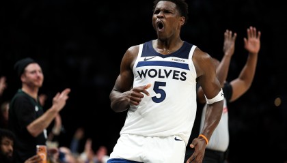 必一运动官方网站-没人能对得上！爱德华兹22中13狂轰42分8板5助 罚球12中12